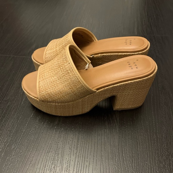 As Seen on Julia Havens Platform Shoes - Picture 3 of 4